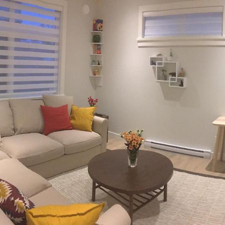 Mollys Cottage-The Suite On Vancouver Island Near Yyj Airport And The Wa And Bc Ferries North Saanich Kültér fotó