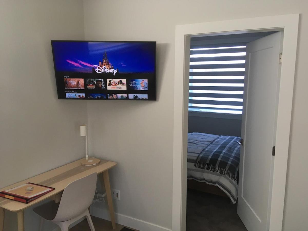 Mollys Cottage-The Suite On Vancouver Island Near Yyj Airport And The Wa And Bc Ferries North Saanich Kültér fotó